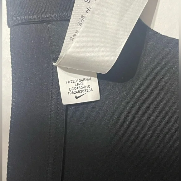 Nike Alpha High-Support Padded Adjustable Bra - L (F-G) - Black - EUC - Picture 4 of 4